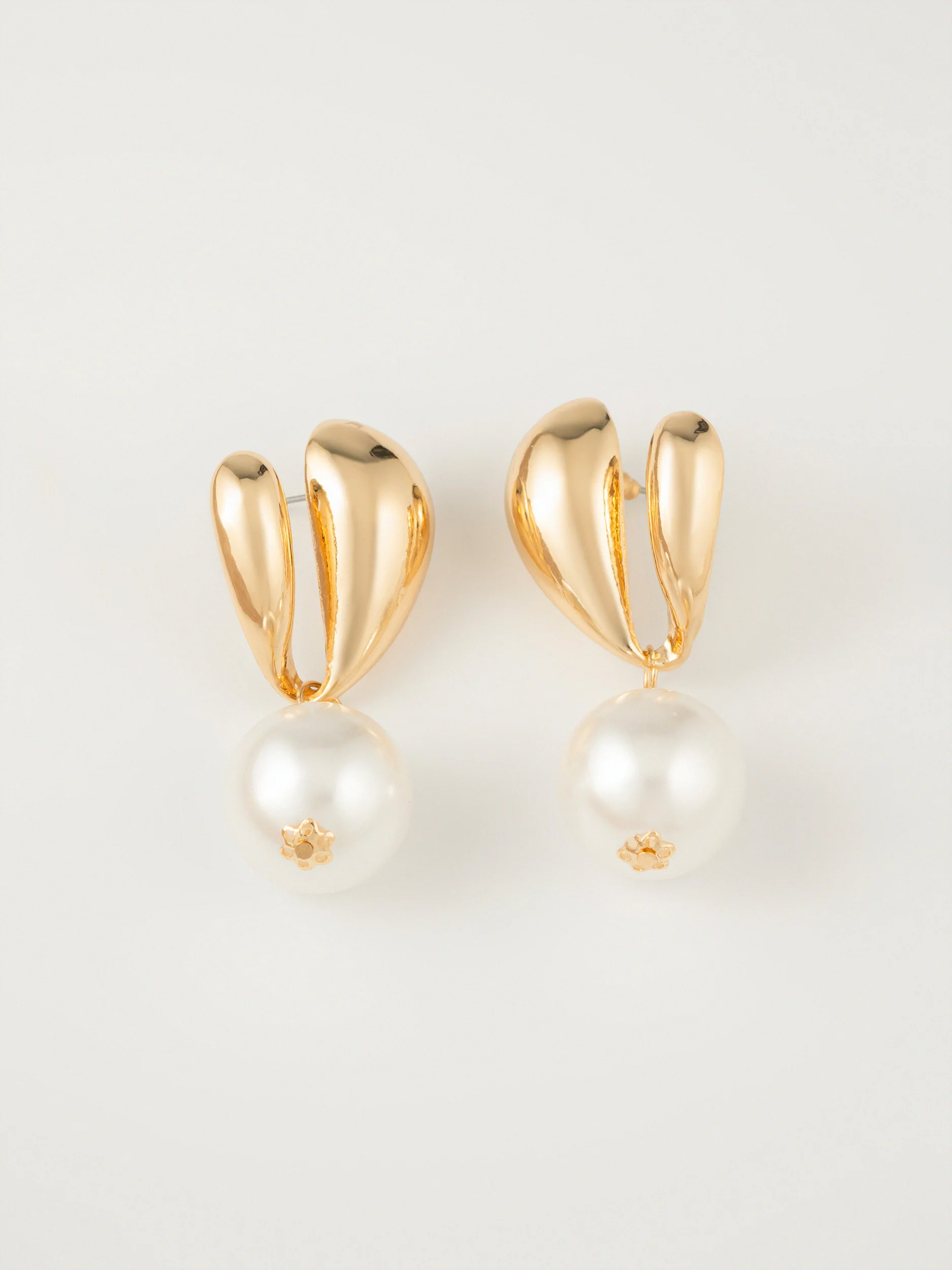 Pearl Drop Earrings - Image 3
