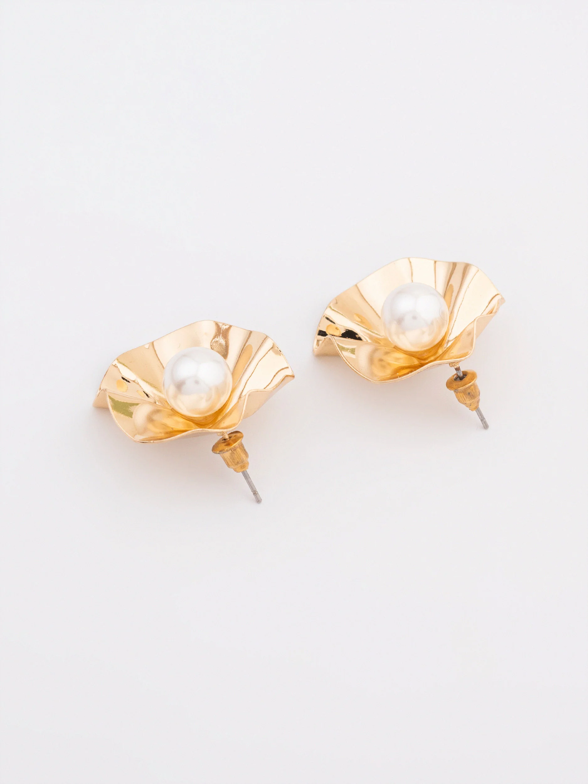 Floral Pearl studs - Image 2
