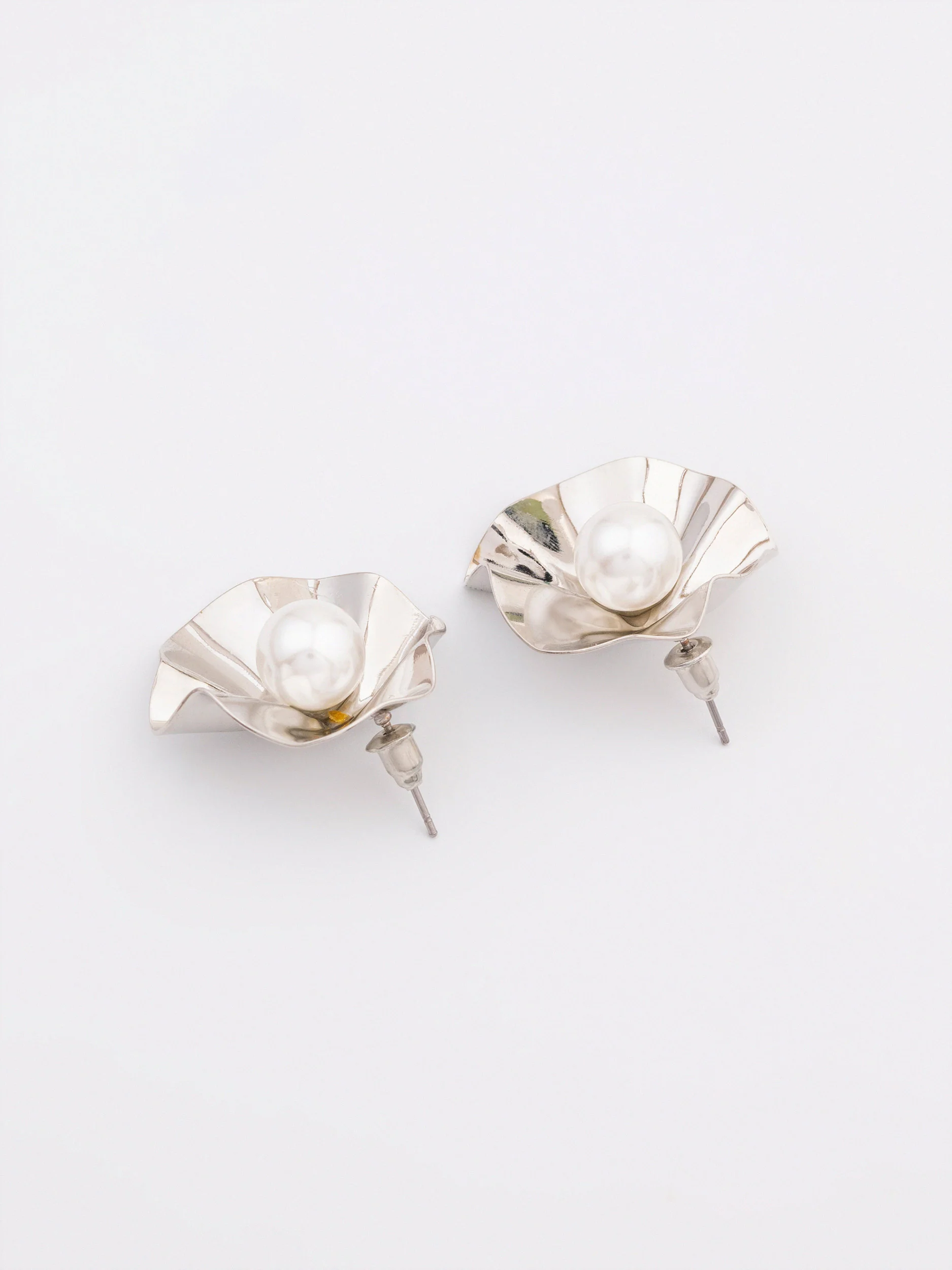 Floral Pearl studs - Image 2