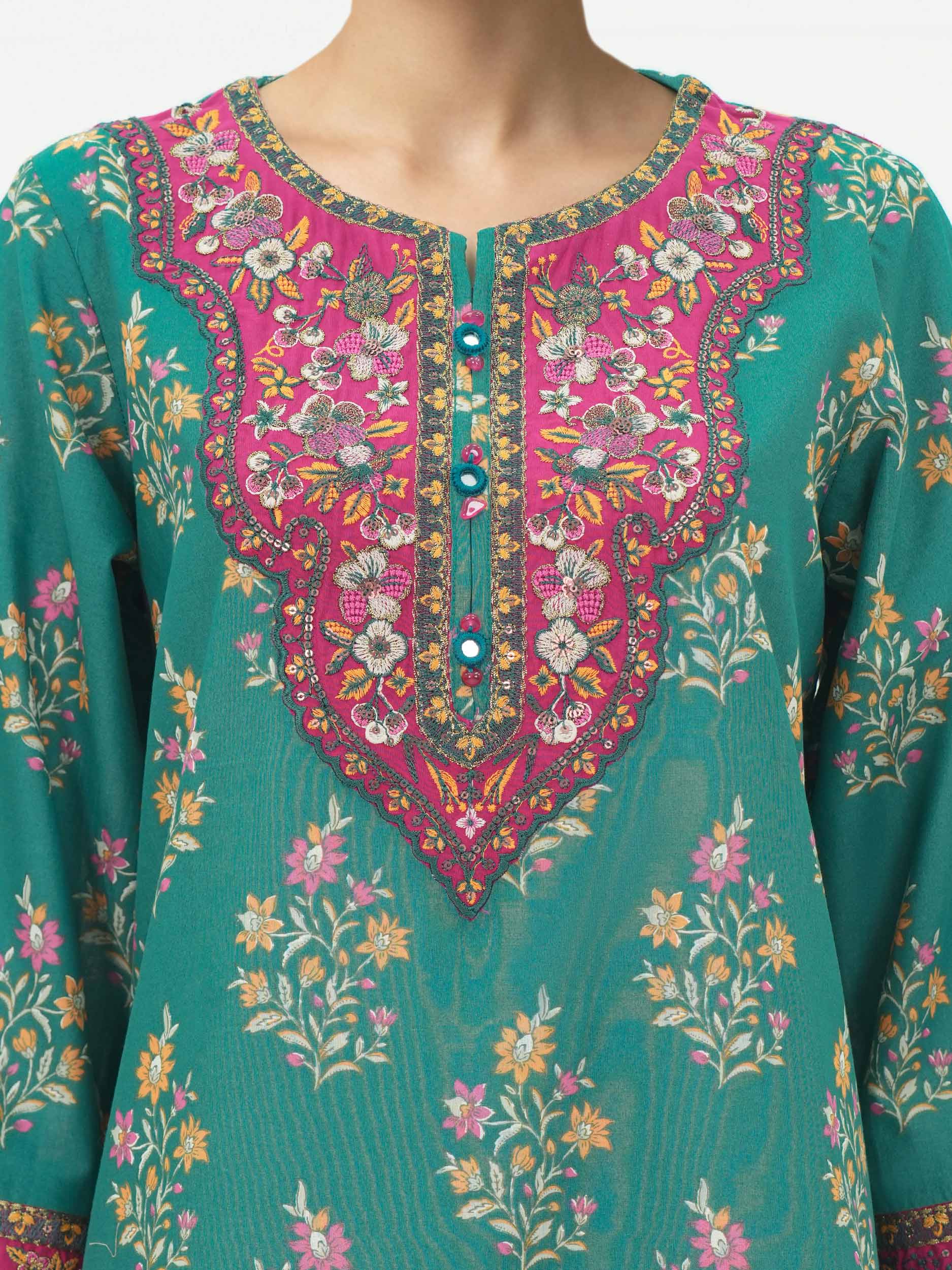 2 Piece Khaddar Suit- Embroidered (Pret) - Image 3