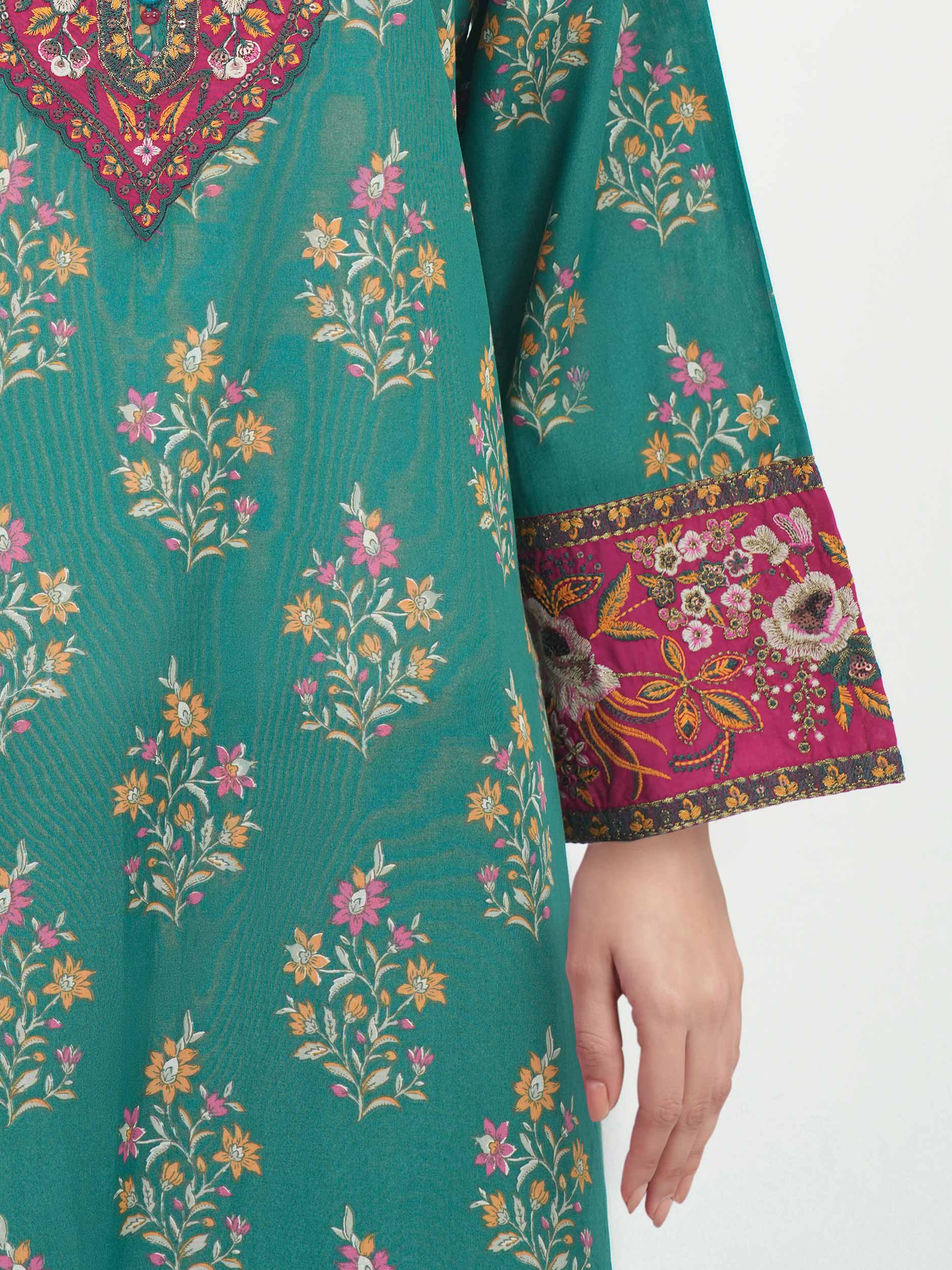 2 Piece Khaddar Suit- Embroidered (Pret) - Image 4