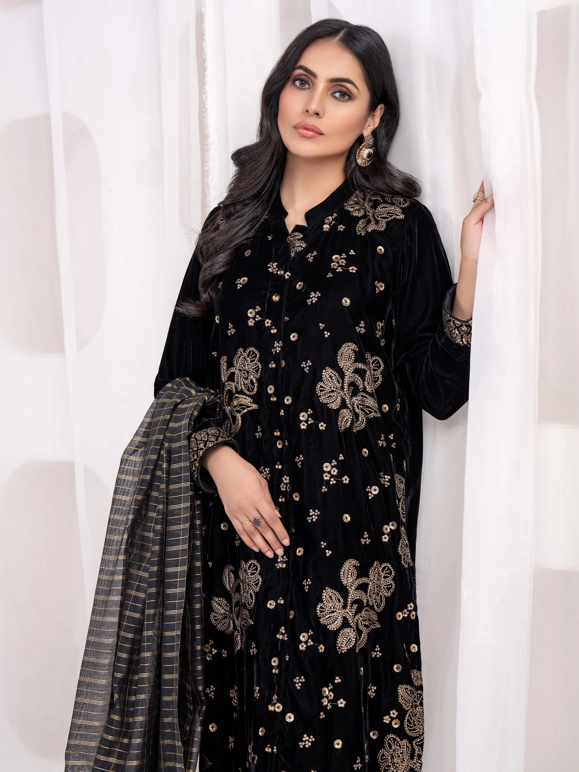 3 Piece Velvet Suit-Embroidered(Unstitched) - Image 5