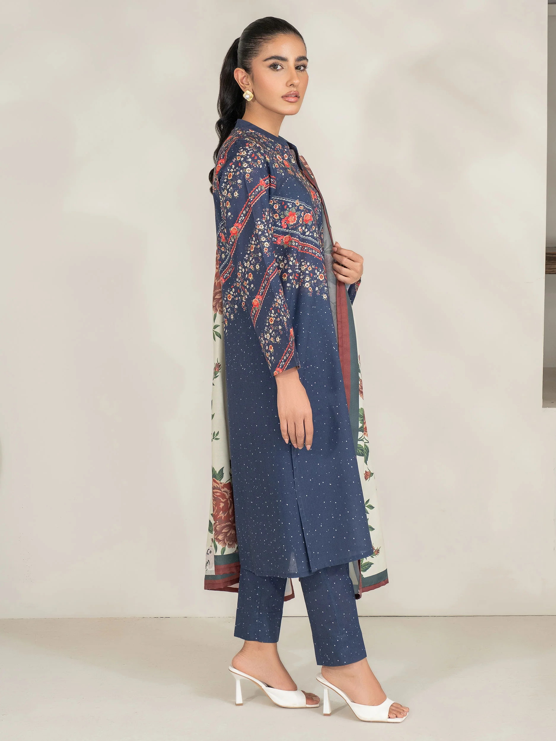 3 Piece Khaddar Suit-Printed (Unstitched) - Image 4