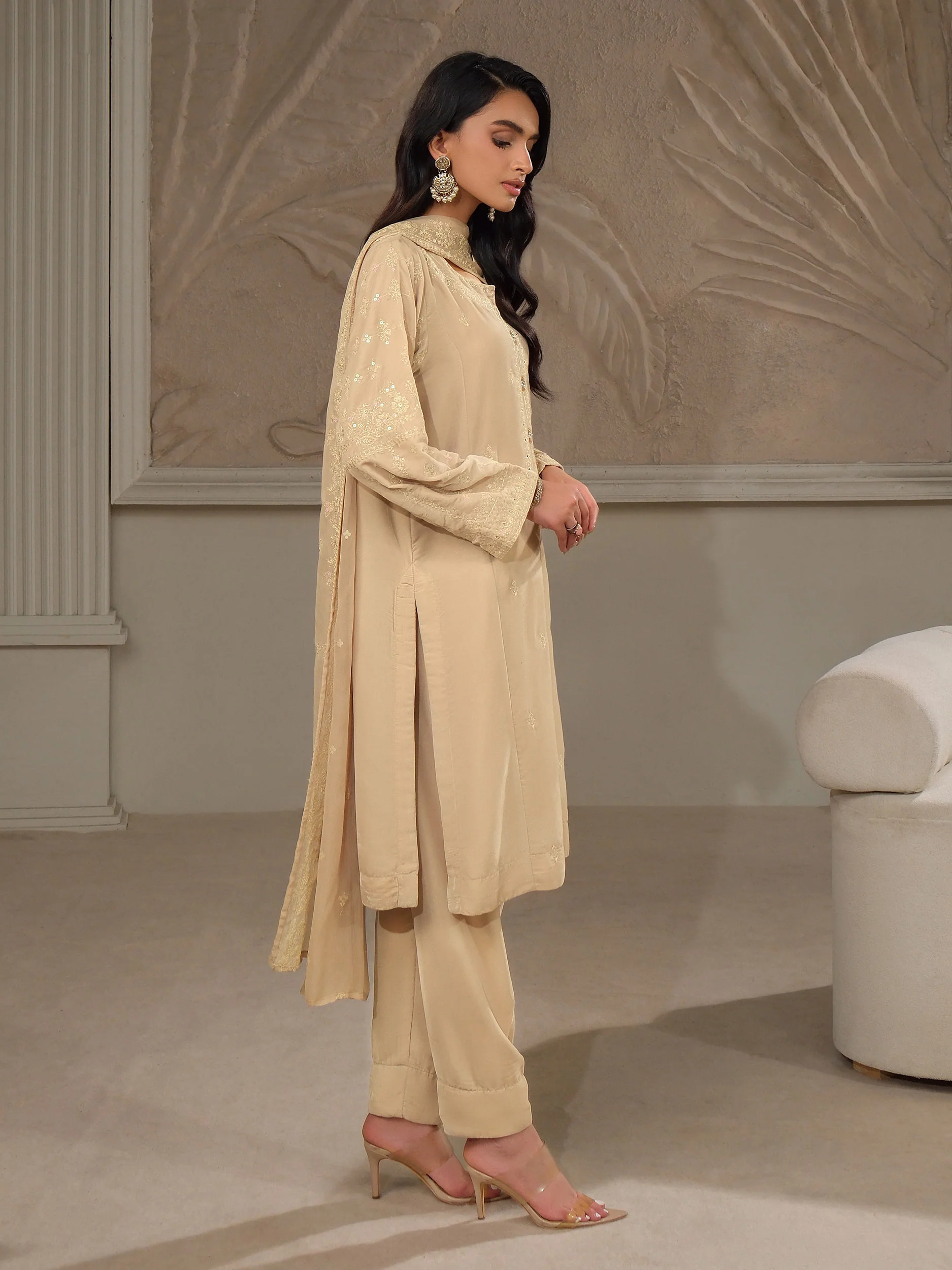 3 Piece Velvet Suit-Embroidered (Unstitched) - Image 3