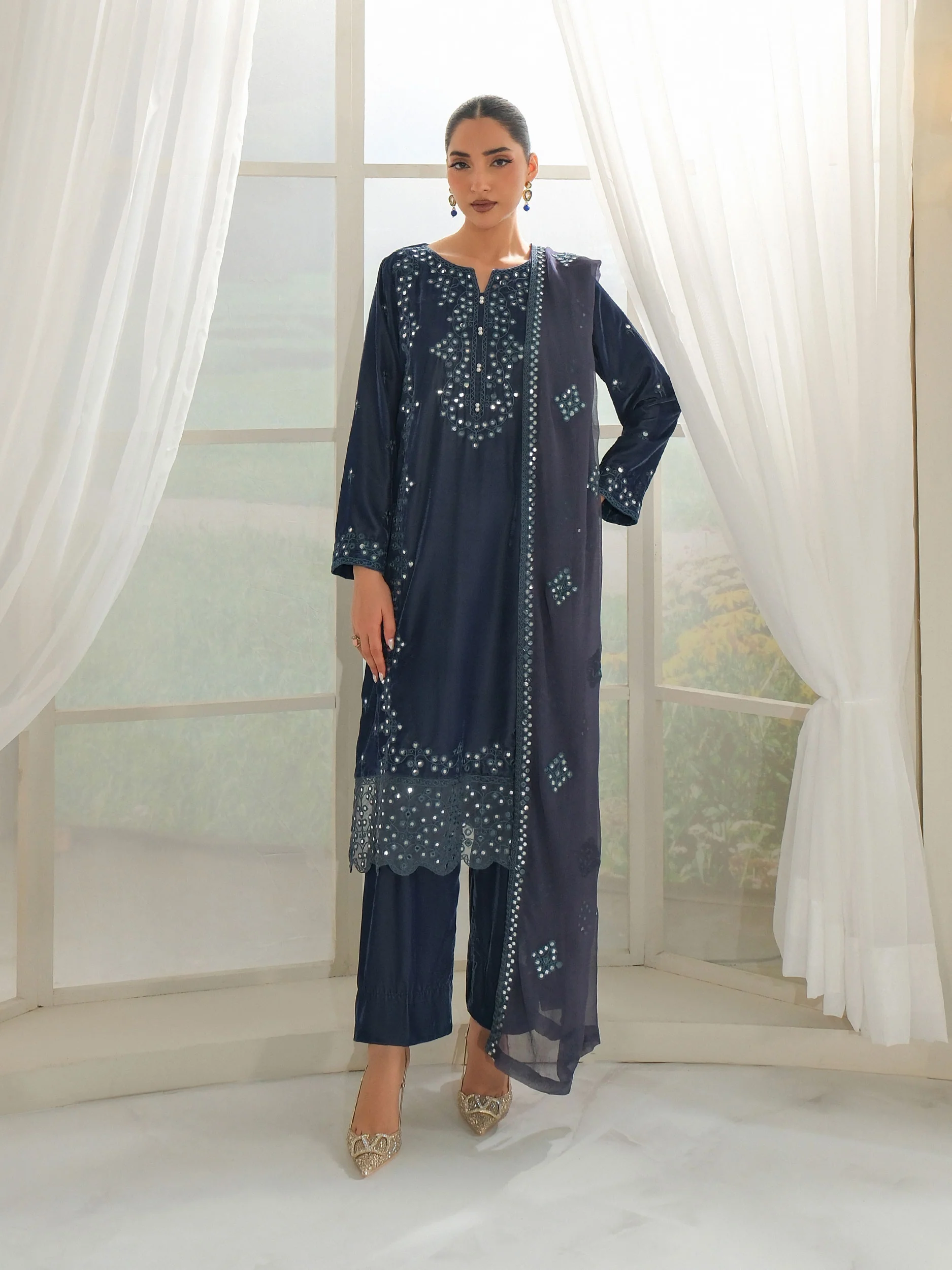 3 Piece Velvet Suit-Embroidered (Unstitched) - Image 3