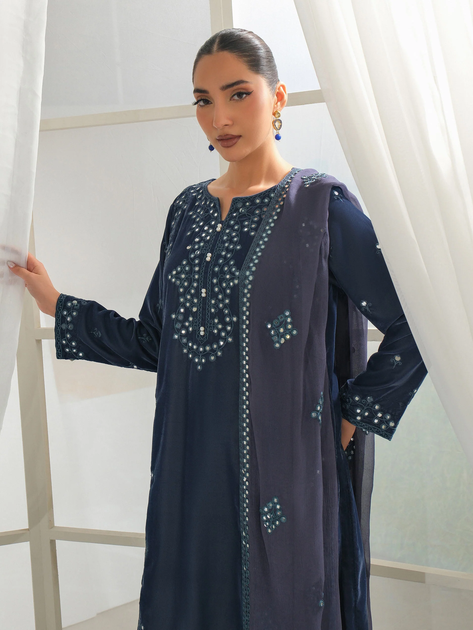 3 Piece Velvet Suit-Embroidered (Unstitched) - Image 6