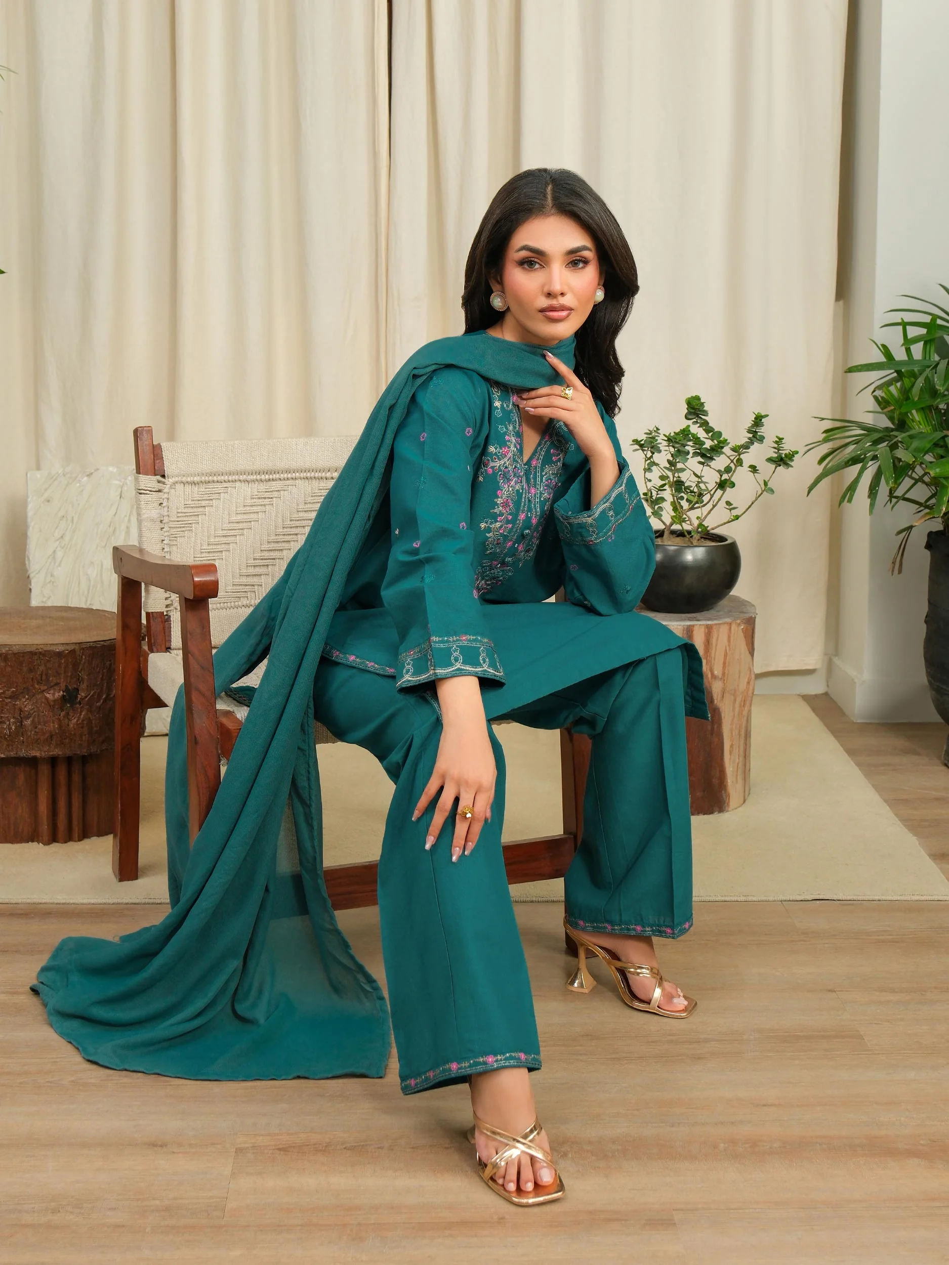 3 Piece Khaddar Suit-Embroidered (Unstitched) - Image 7