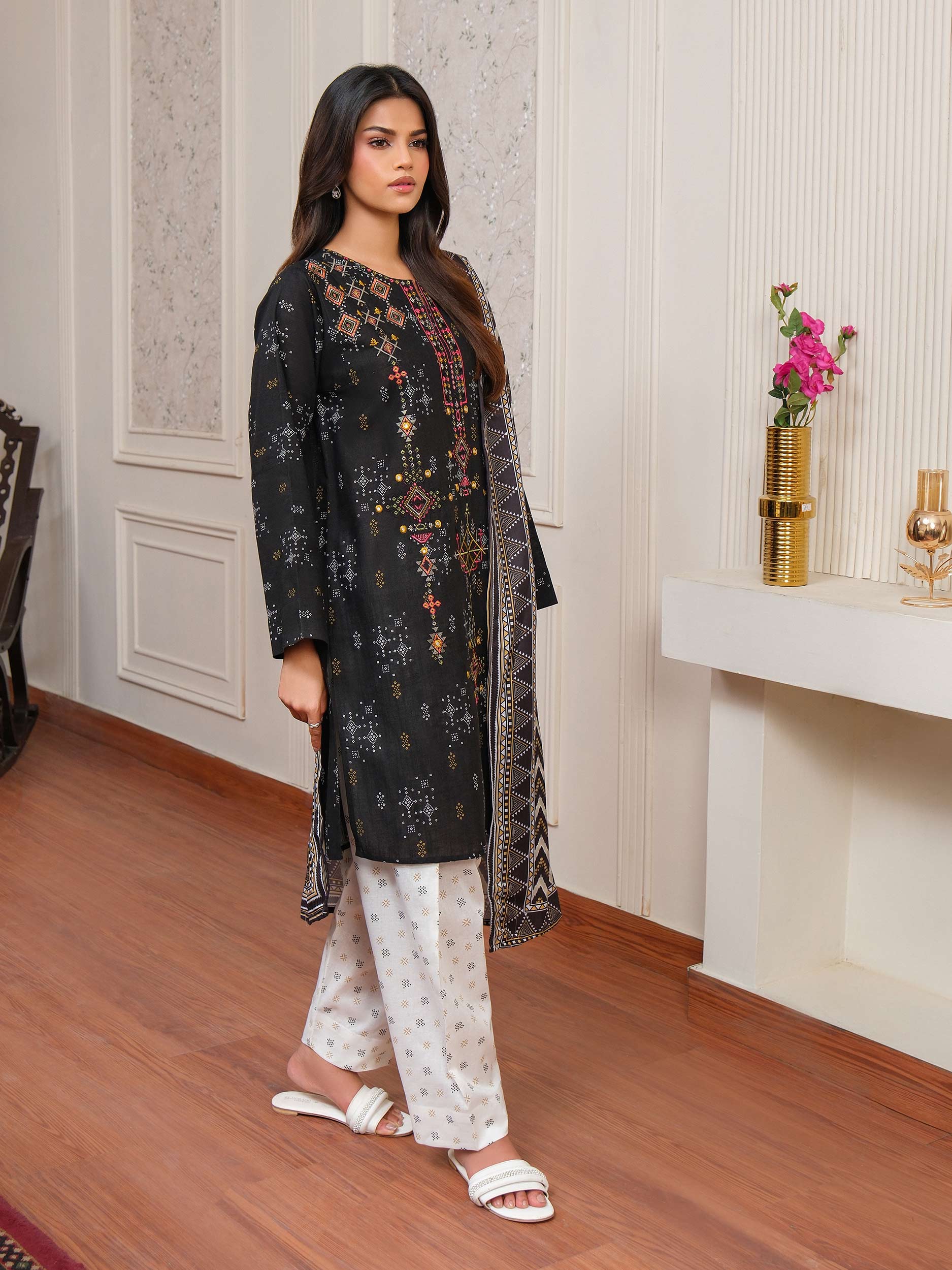3 Piece Khaddar Suit-Embroidered (Unstitched) - Image 5