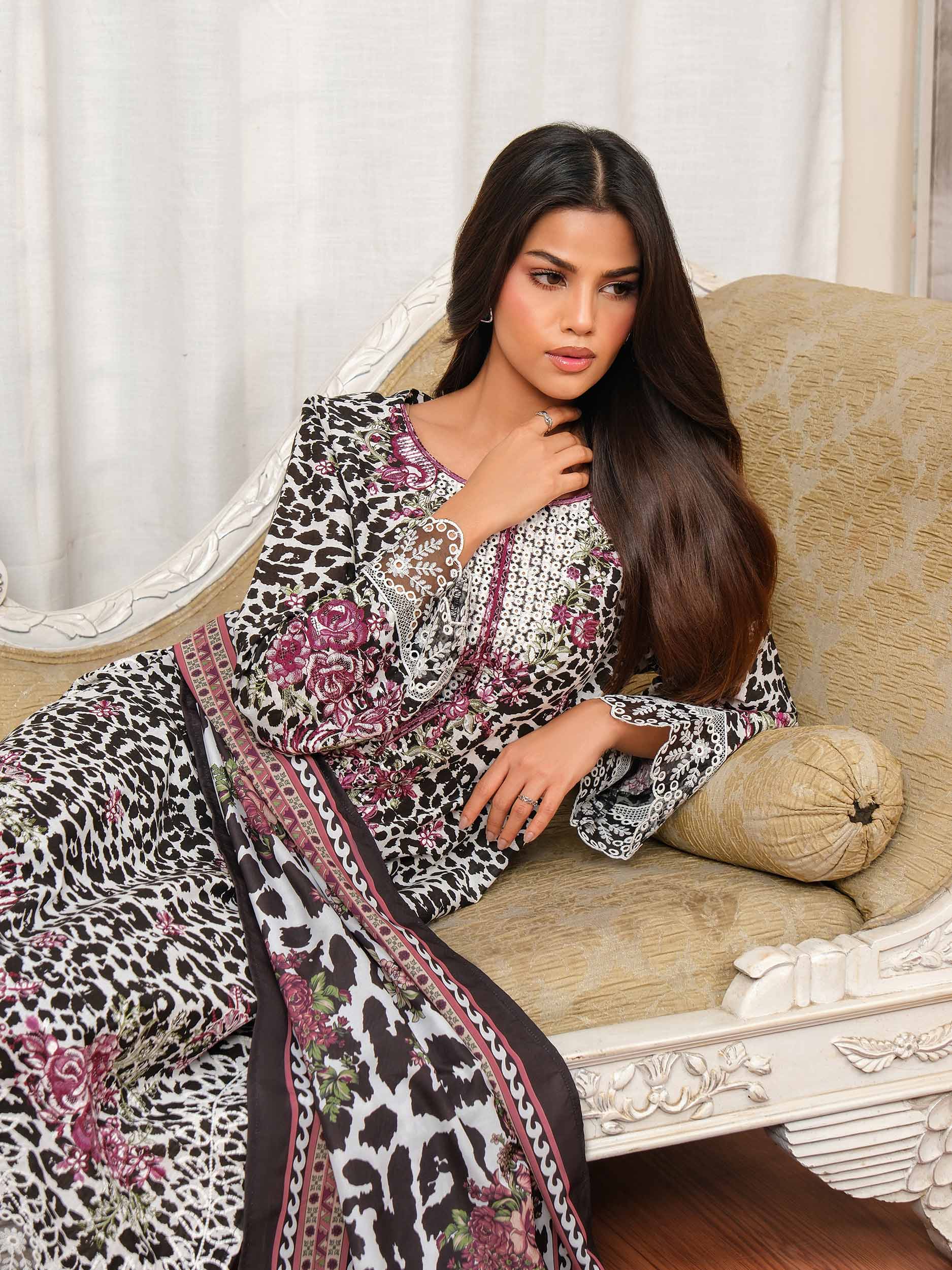3 Piece Khaddar Suit-Embroidered (Unstitched) - Image 6