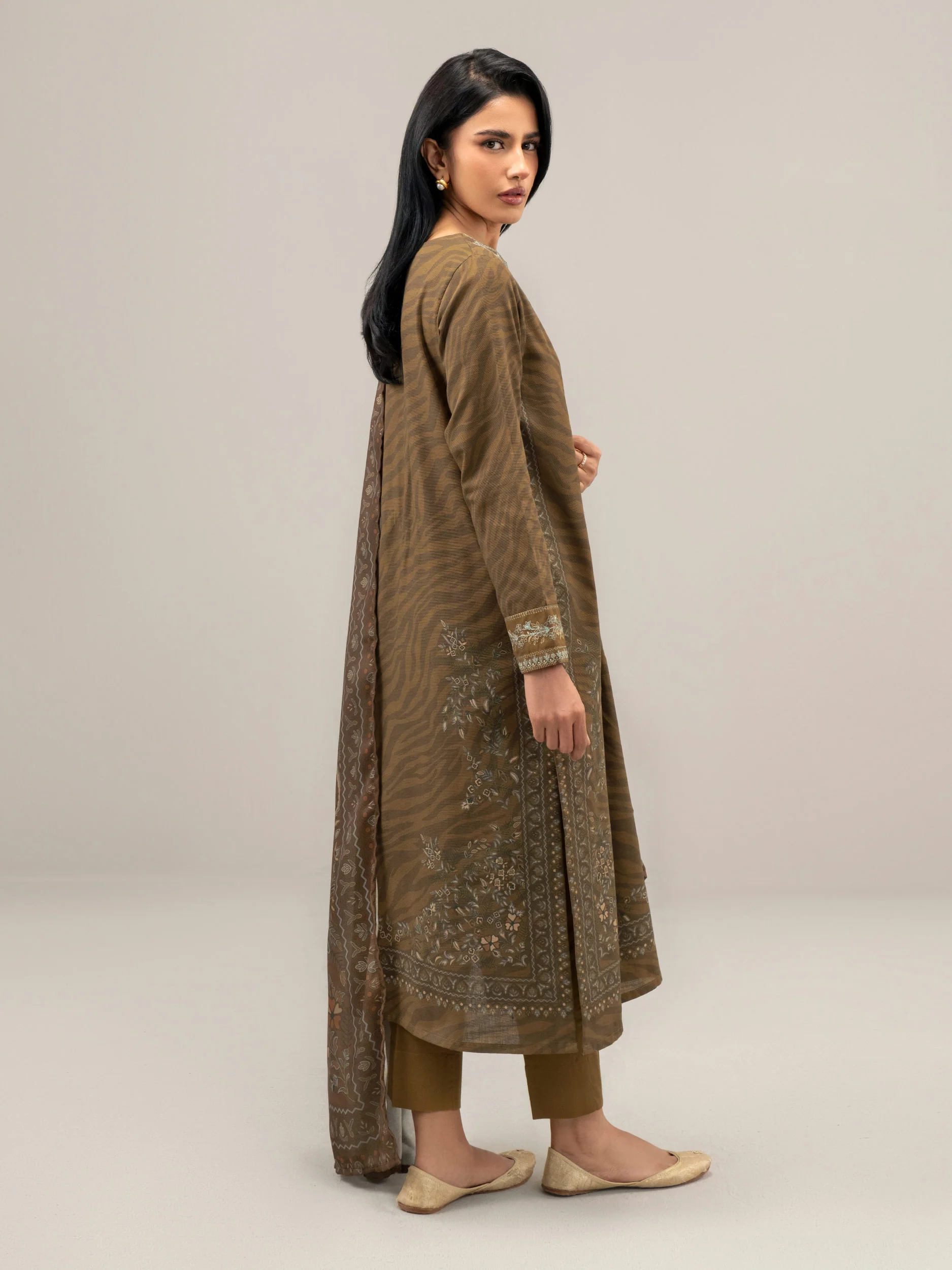 3 Piece Slub Khaddar Suit-Embroidered (Unstitched) - Image 4