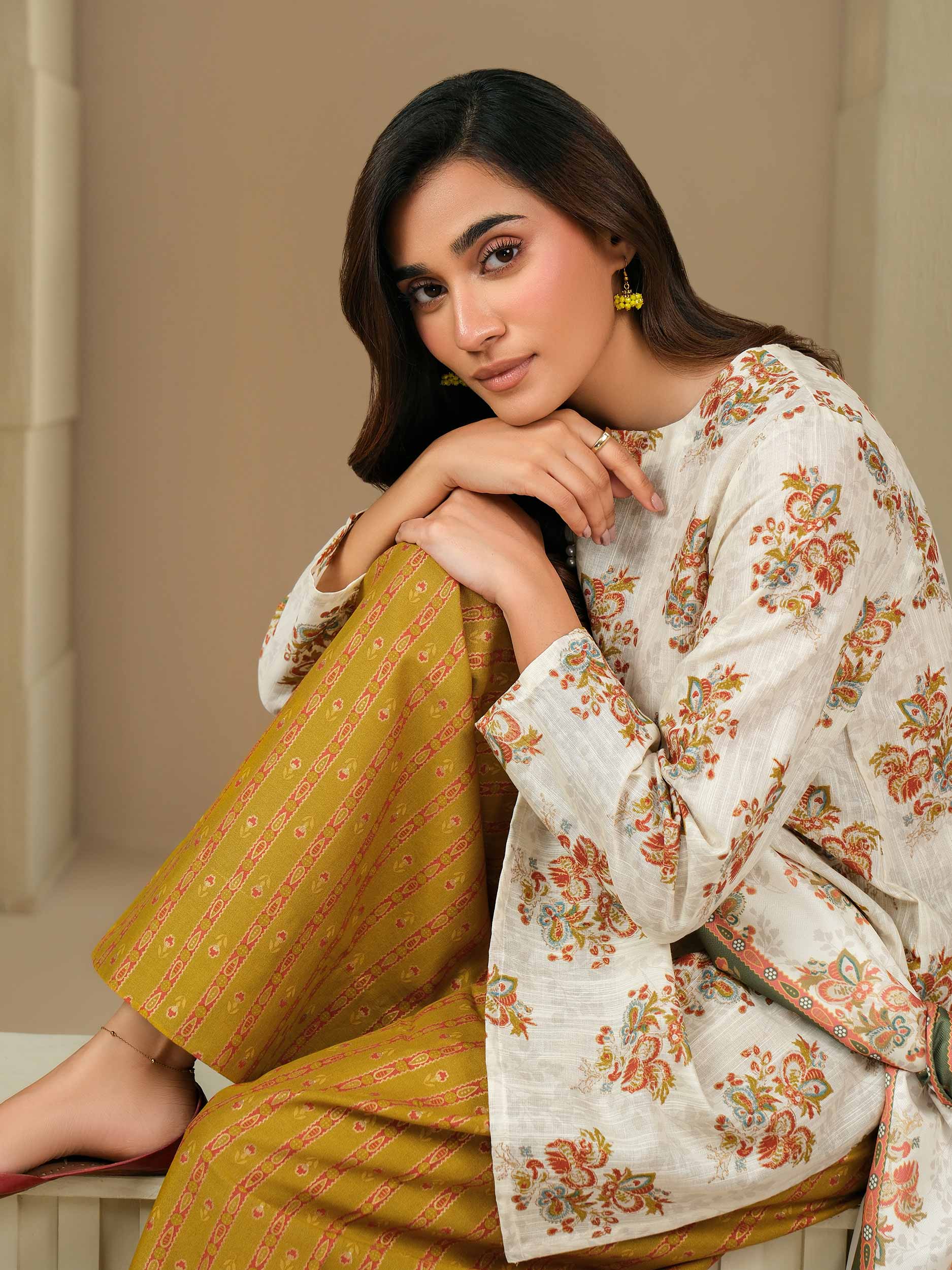 3 Piece Khaddar Suit-Paste Print (Unstitched) - Image 7