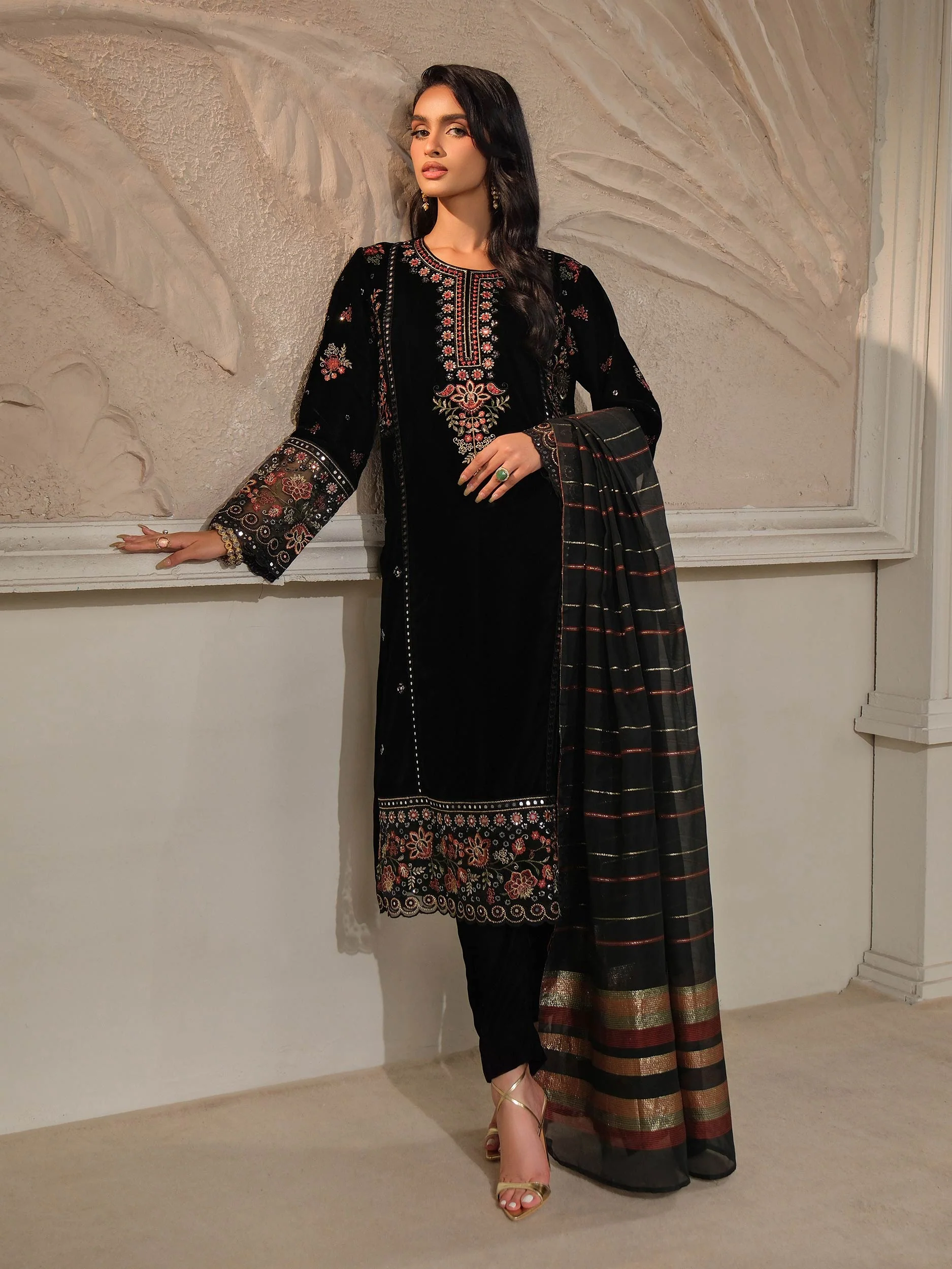 3 Piece Velvet Suit-Embroidered (Unstitched) - Image 3