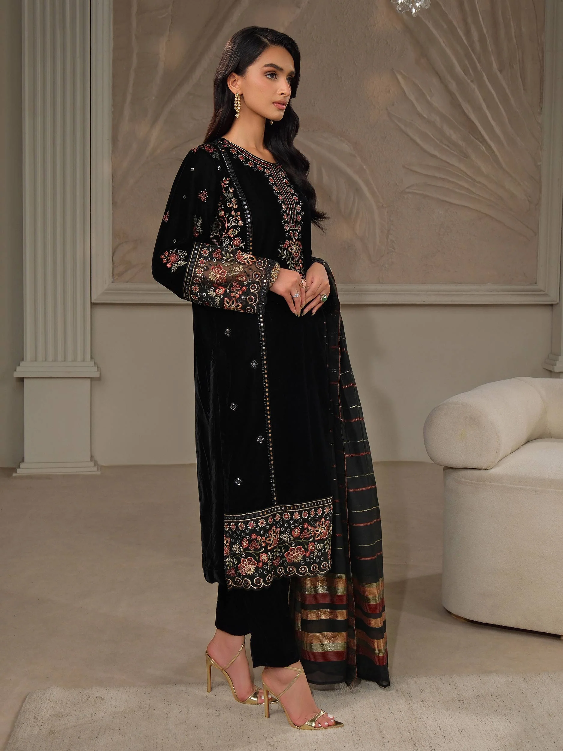 3 Piece Velvet Suit-Embroidered (Unstitched) - Image 4