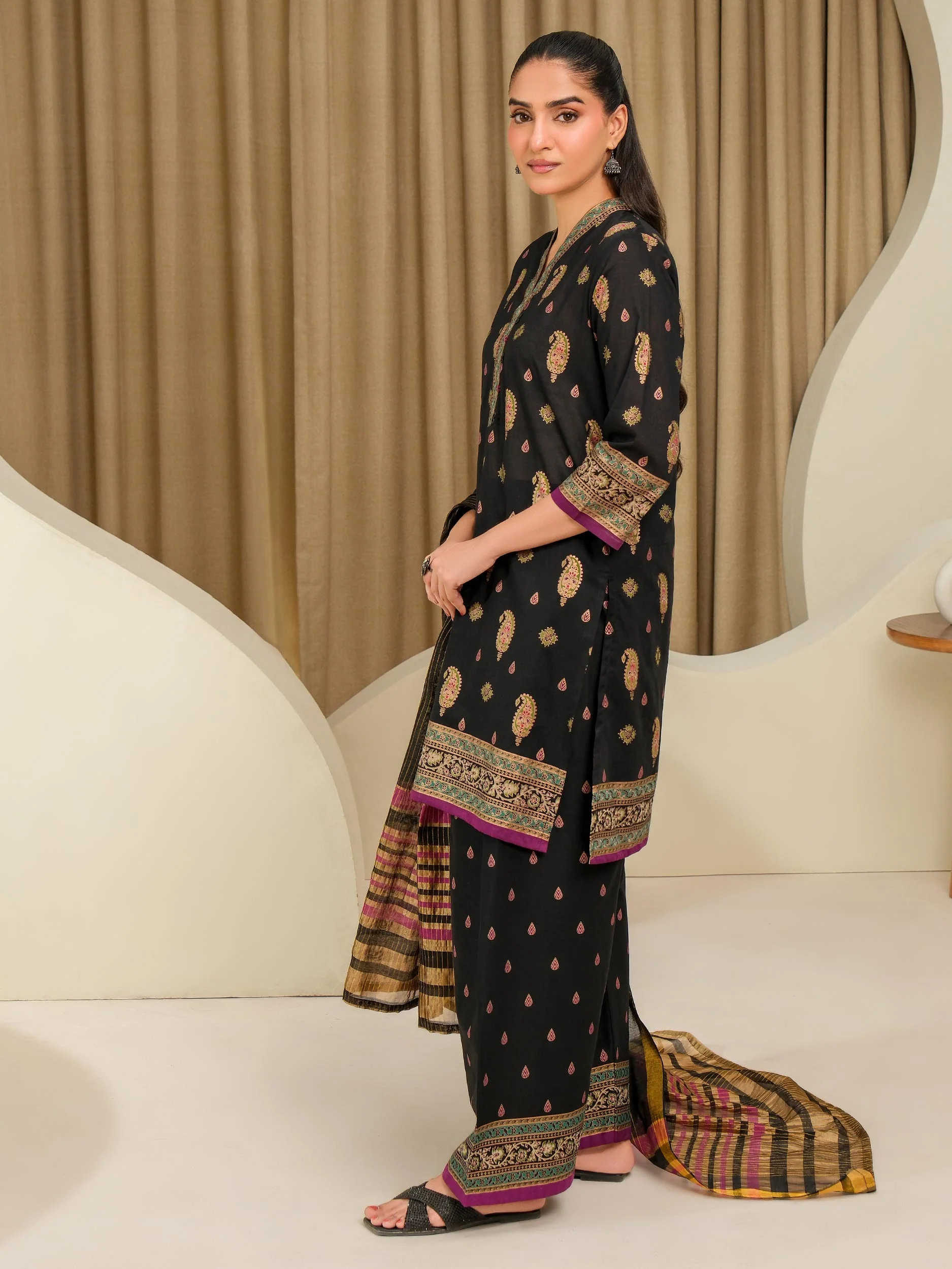 3 Piece Lawn Suit-Paste Print (Unstitched) - Image 4