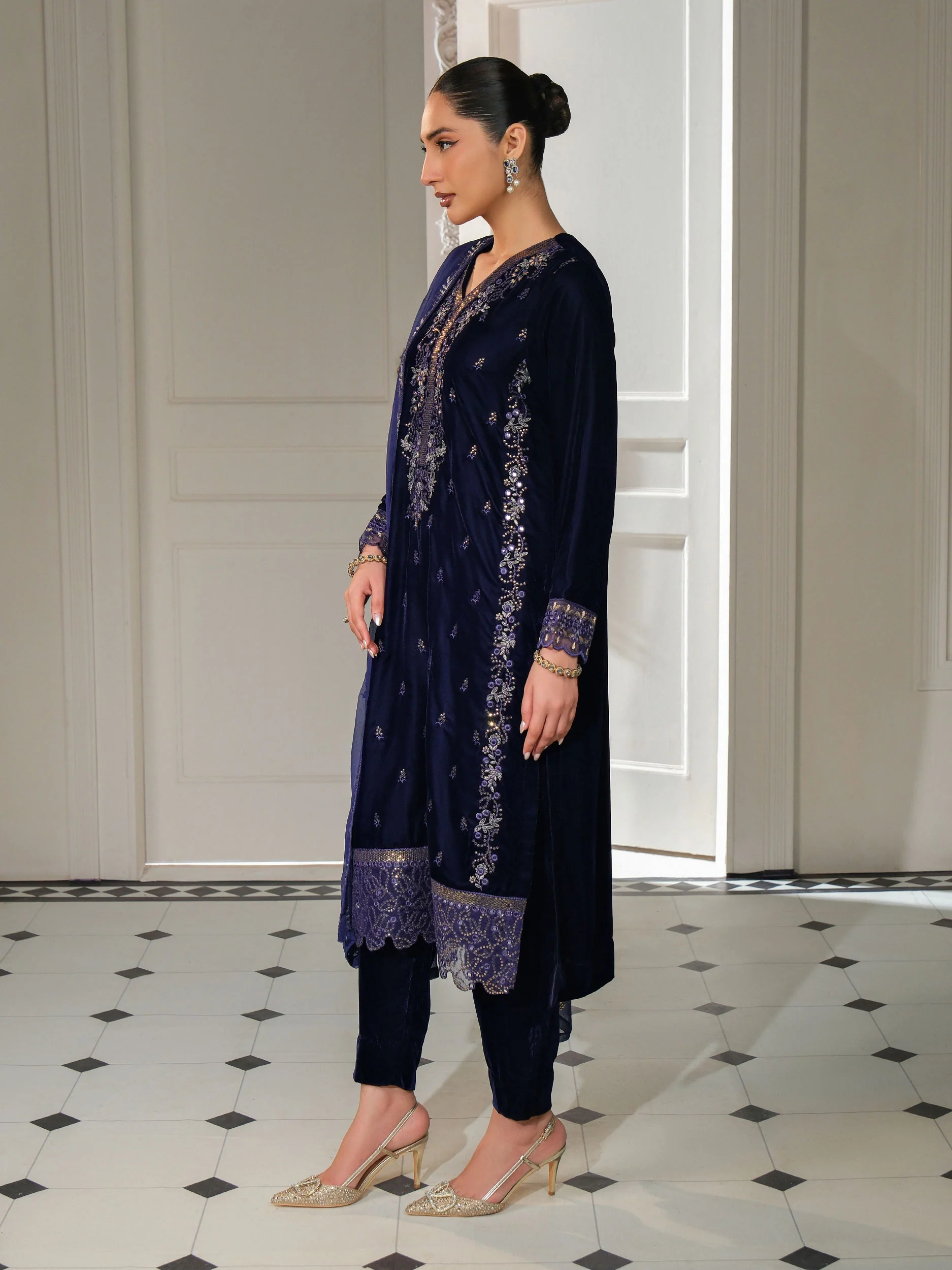 3 Piece Velvet Suit-Embroidered (Unstitched) - Image 5