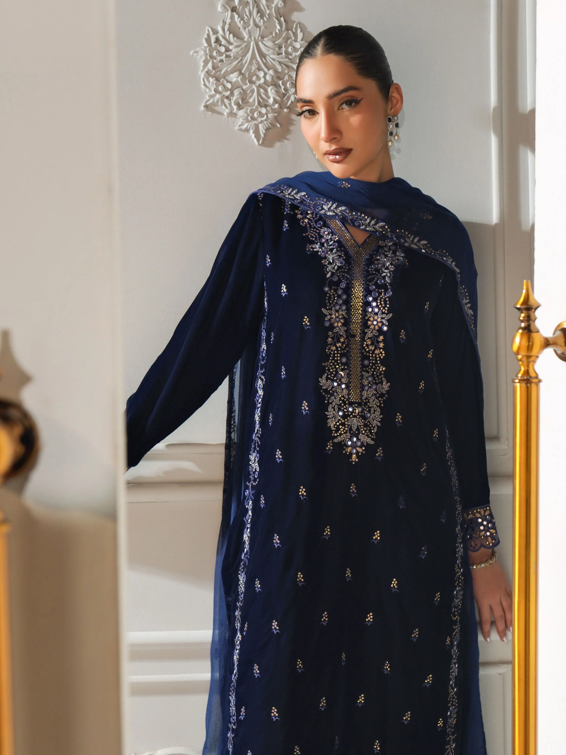 3 Piece Velvet Suit-Embroidered (Unstitched) - Image 7