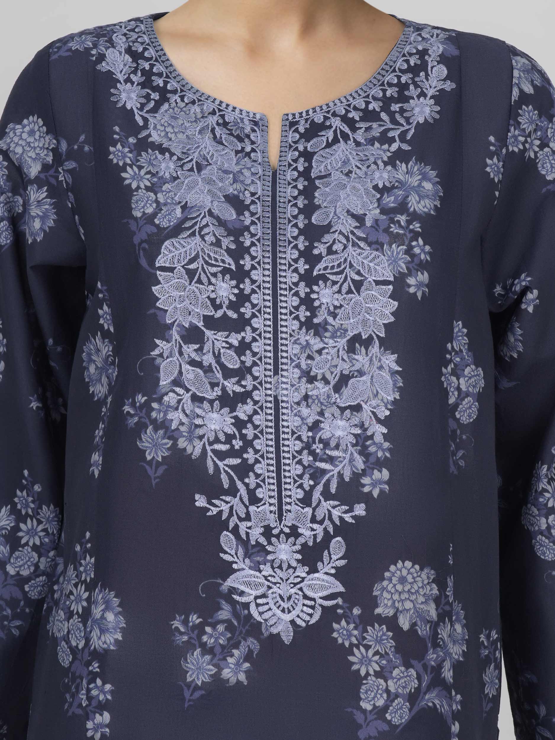 3 Piece Lawn Suit- Embroidered (Unstitched) - Image 4