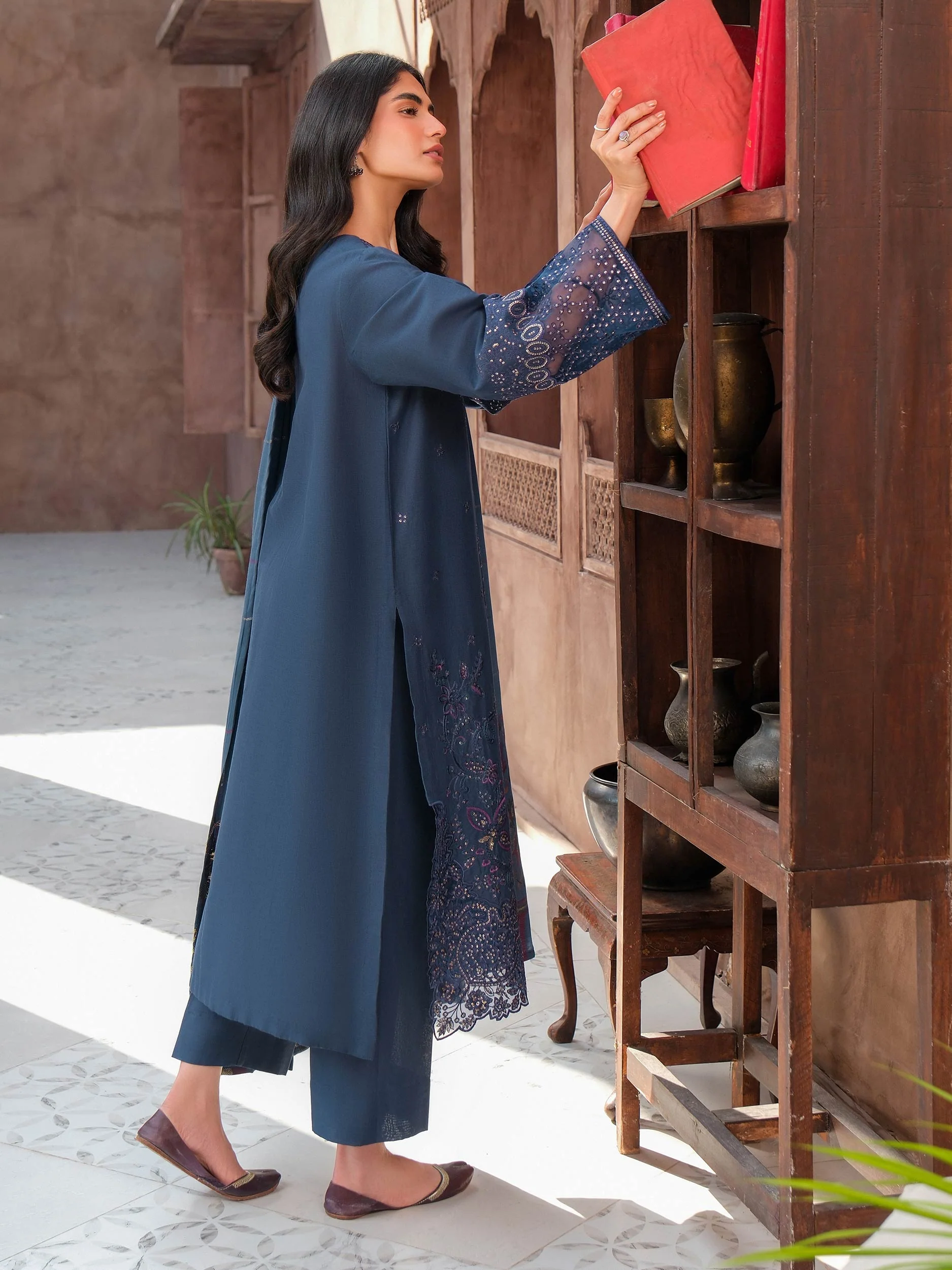 3 Piece Khaddar Suit-Embroidered (Unstitched) - Image 4
