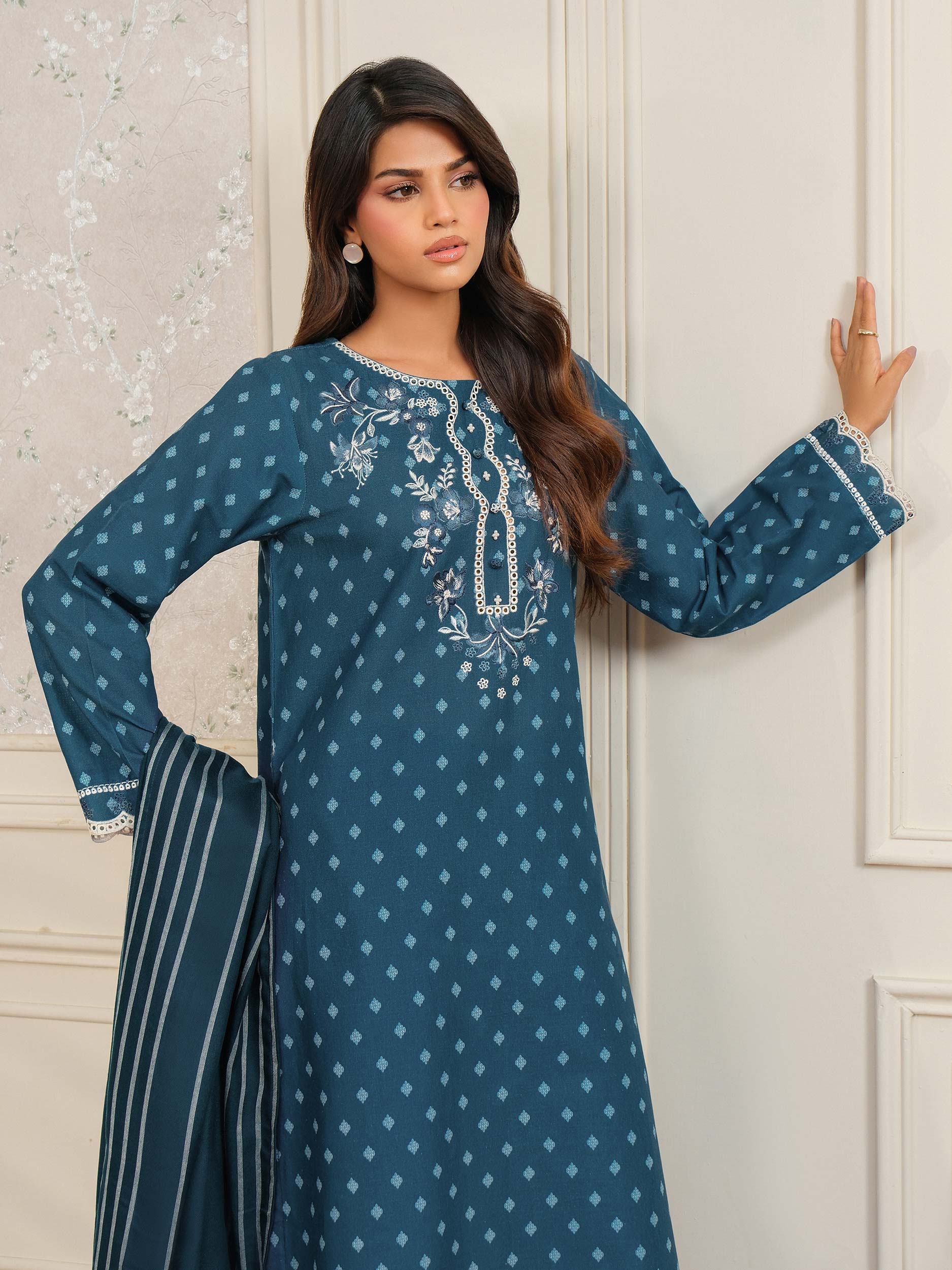 3 Piece Khaddar Suit-Embroidered (Unstitched) - Image 5