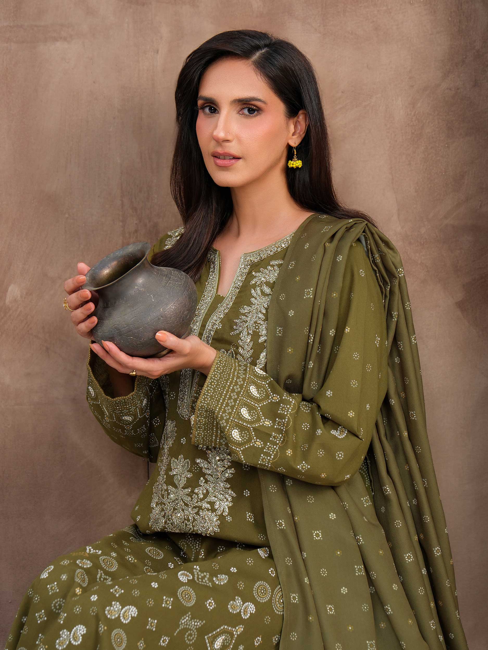 3 Piece Khaddar Suit-Embroidered (Unstitched) - Image 4