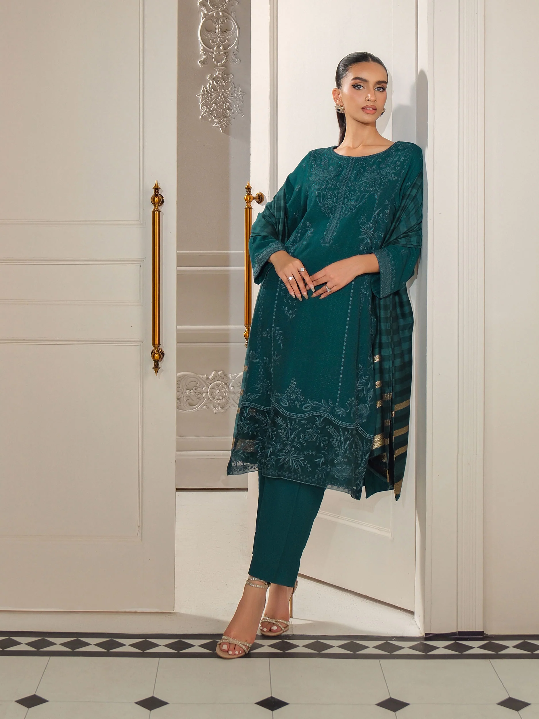 3 Piece Karandi Suit-Embroidered (Unstitched) - Image 5