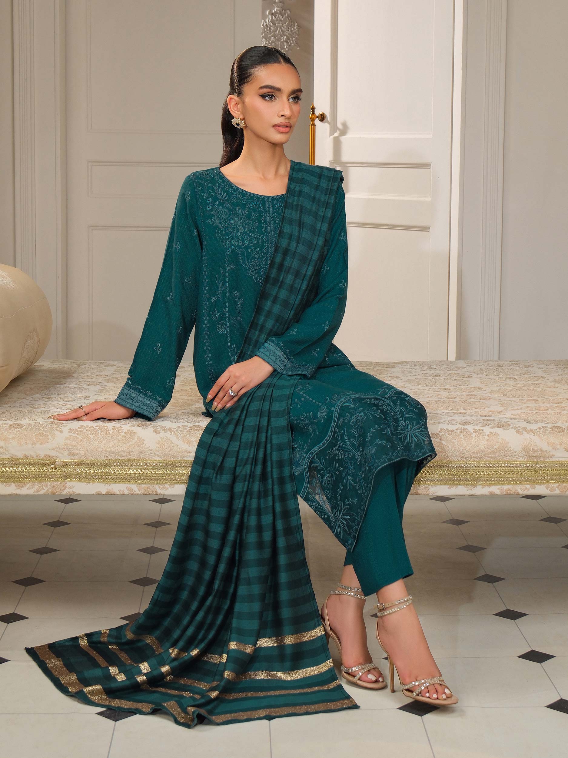 3 Piece Karandi Suit-Embroidered (Unstitched) - Image 6