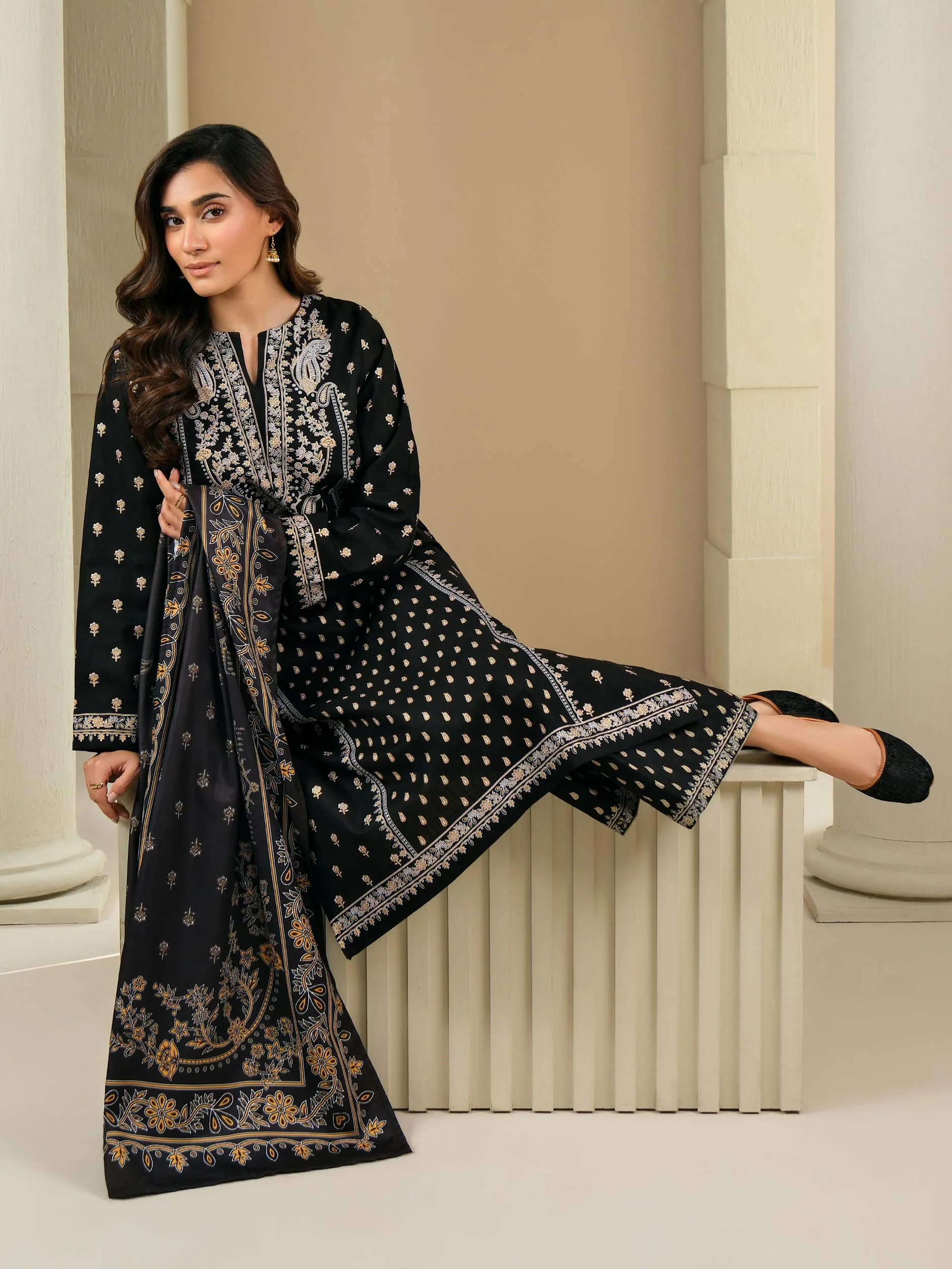 3 Piece Khaddar Suit-Paste Print (Unstitched) - Image 5