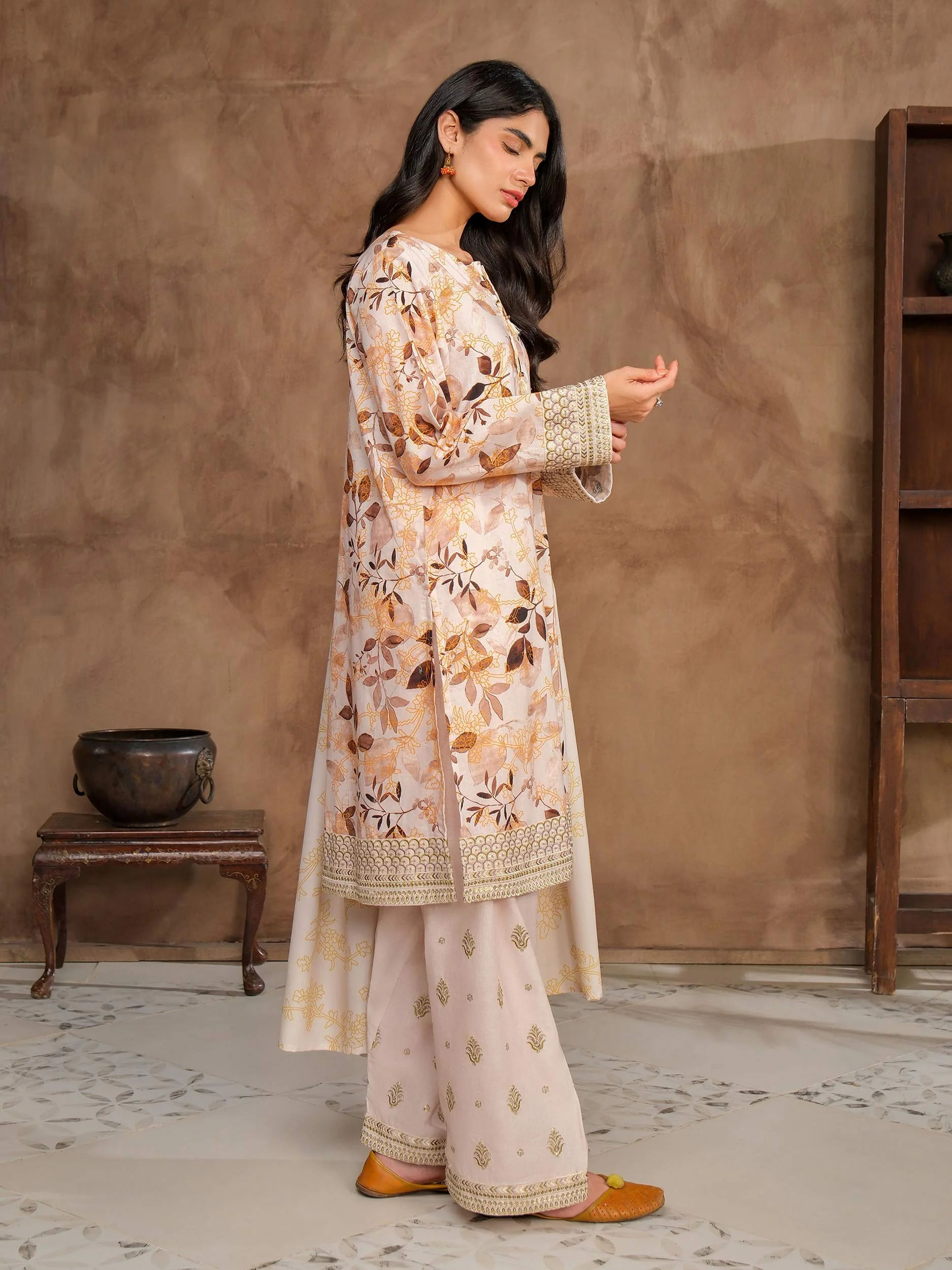 3 Piece Khaddar Suit-Embroidered (Unstitched) - Image 4