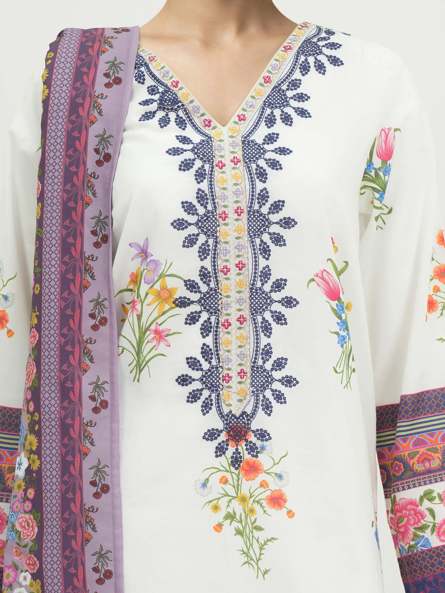 3 Piece Lawn Suit- Embroidered (Unstitched) - Image 4