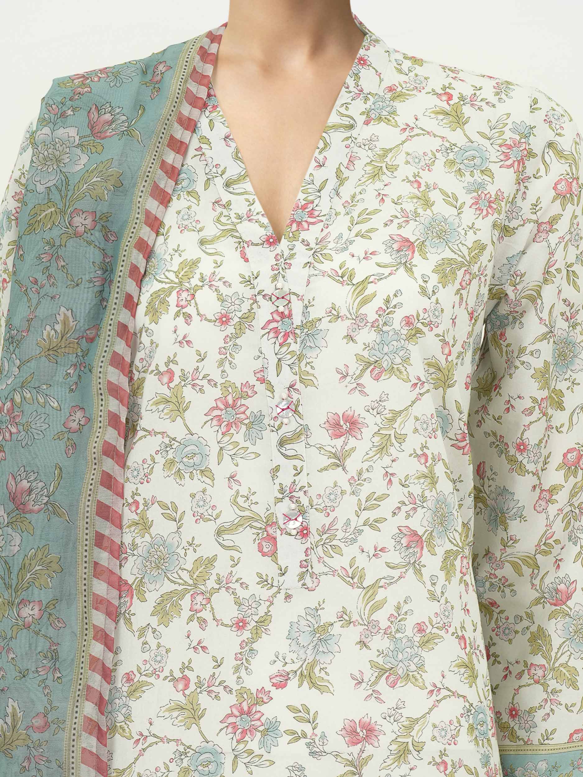 3 Piece Lawn Suit- Printed (Unstitched) - Image 4