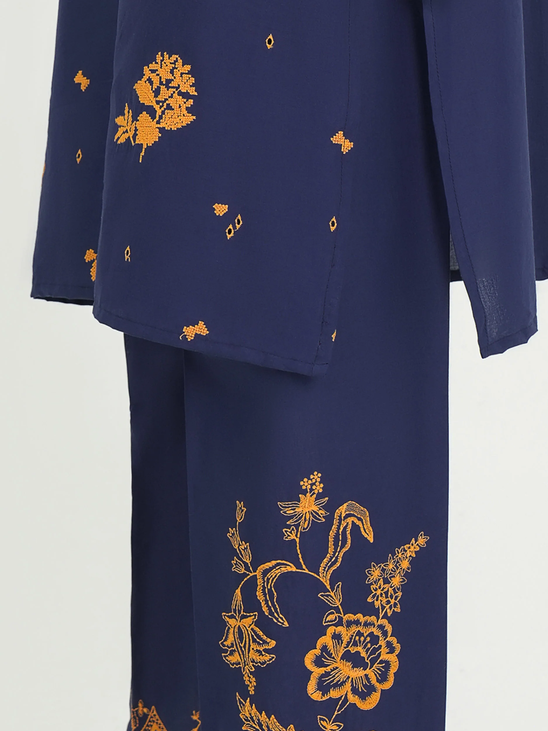 2 Piece Lawn Suit- Embroidered (Unstitched) - Image 4
