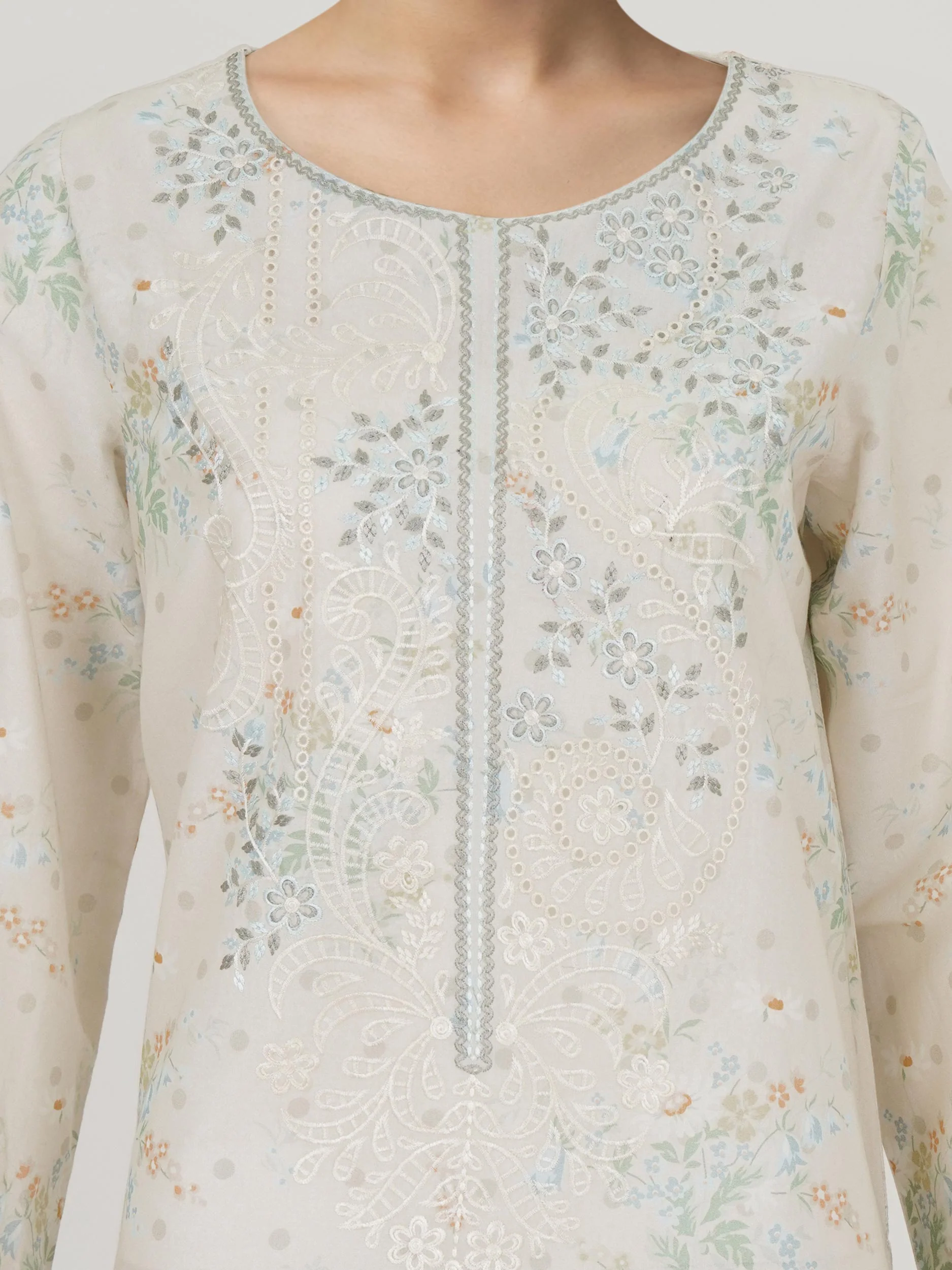 3 Piece Premium Lawn Suit- Embroidered (Unstitched) - Image 4