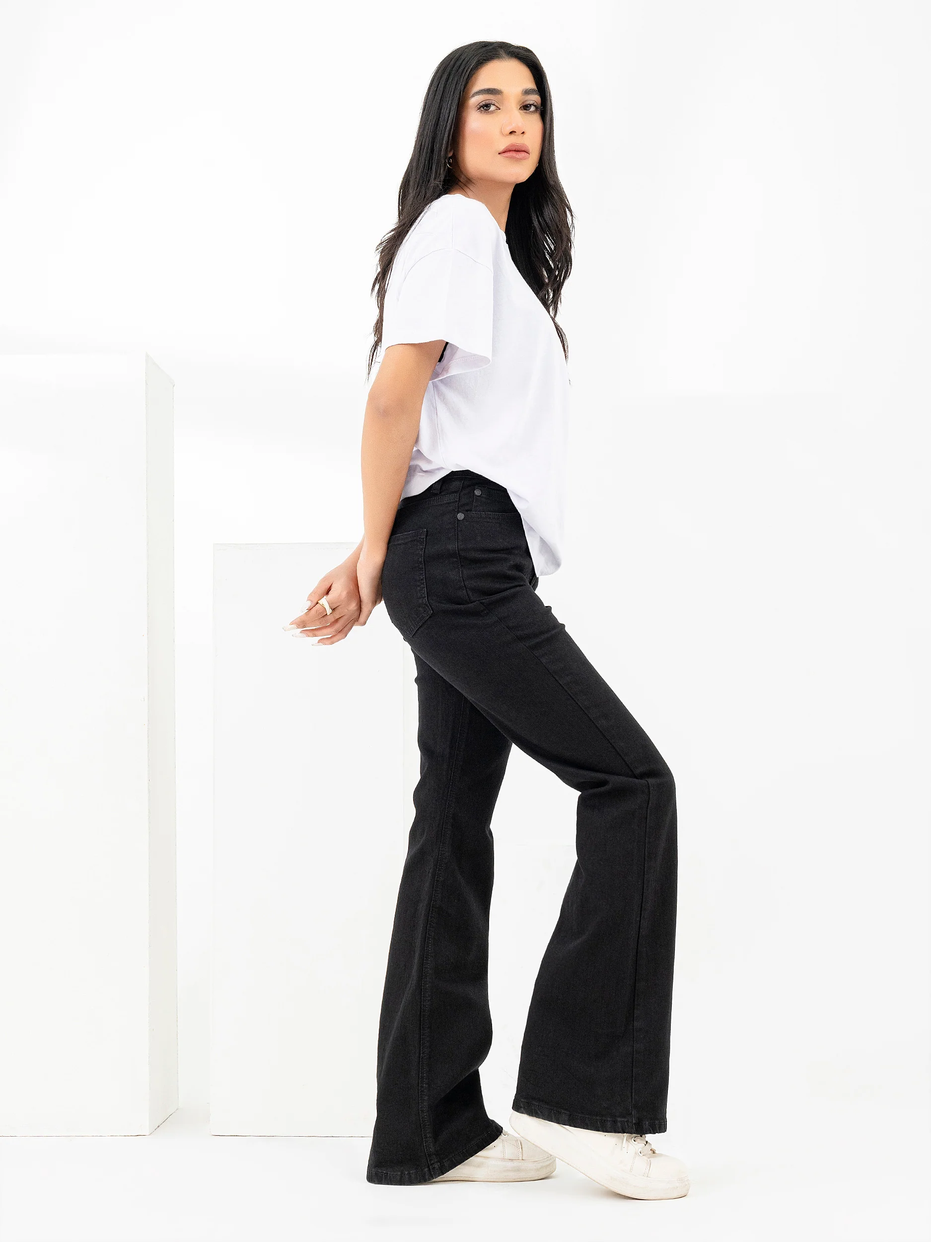 Basic Bootcut Jeans - Image 3