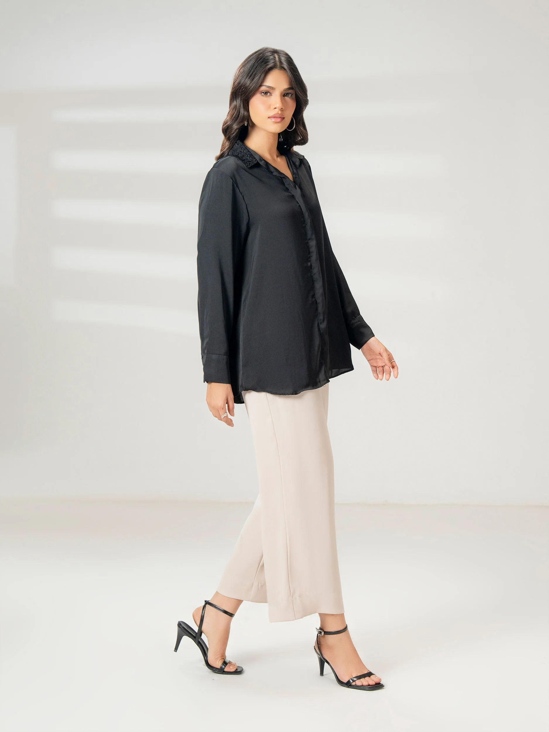 Embroidered Grip Top - Image 3